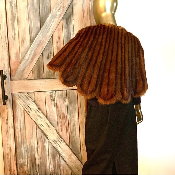 🎉🎉Host Pick🎉🎉1950’s Mink Fur Cape (Scalloped) Adjustable wear Short/Long - Picture 11 of 16
